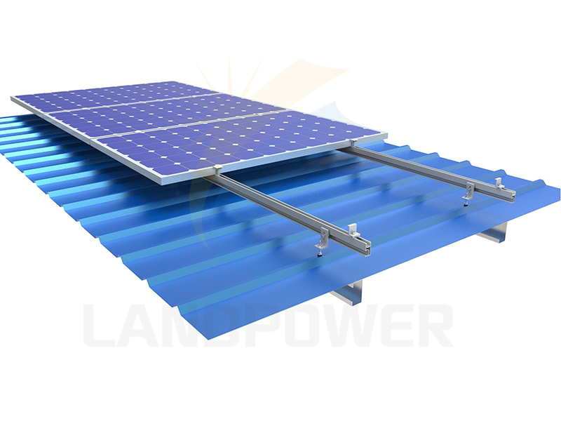 Come installare il pannello solare sulla lamiera del tetto in metallo